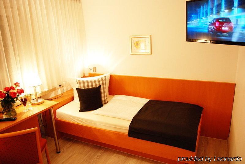 Hotel Am Martinsberg Andernach Buitenkant foto