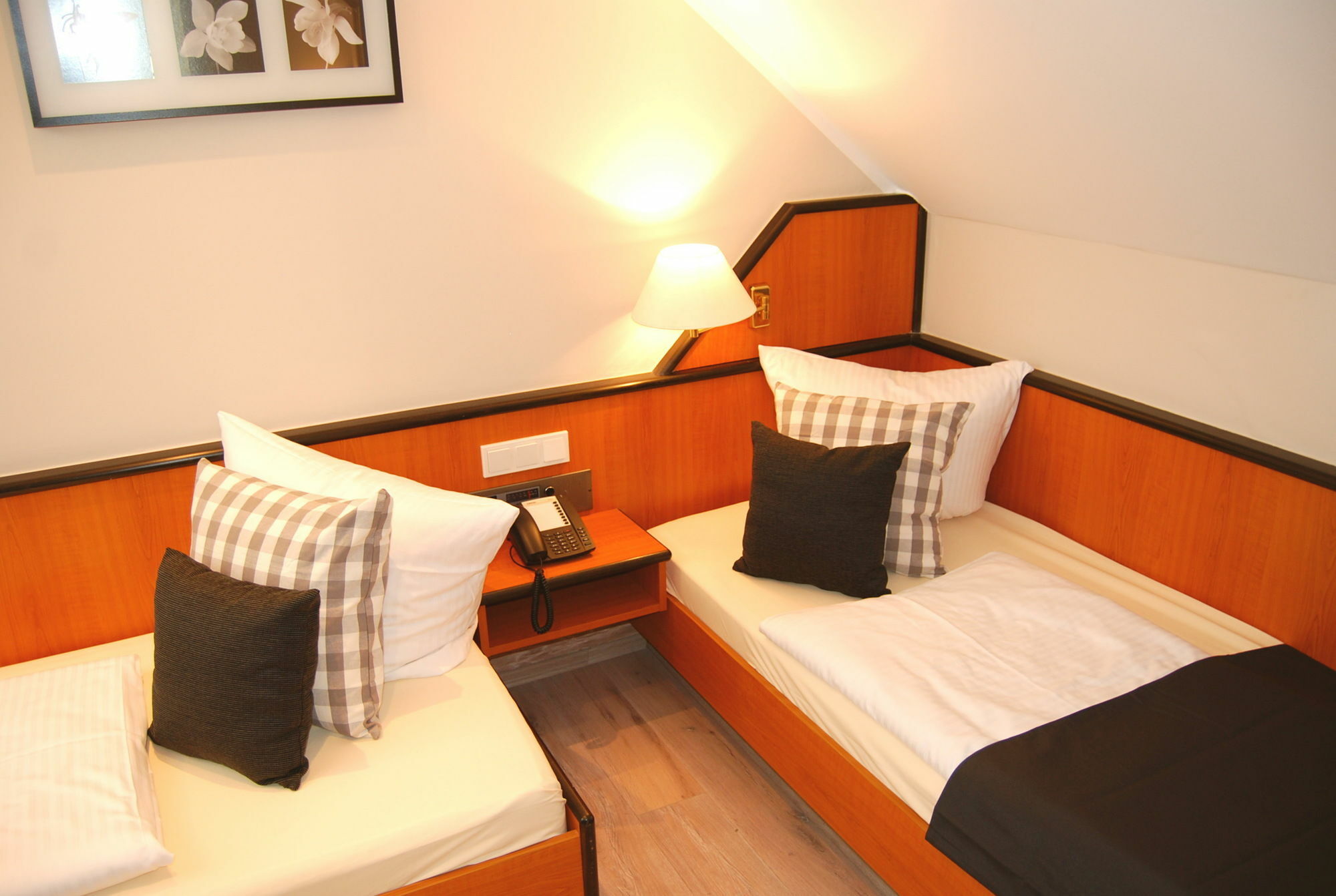 Hotel Am Martinsberg Andernach Buitenkant foto