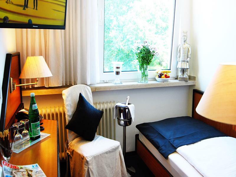 Hotel Am Martinsberg Andernach Buitenkant foto